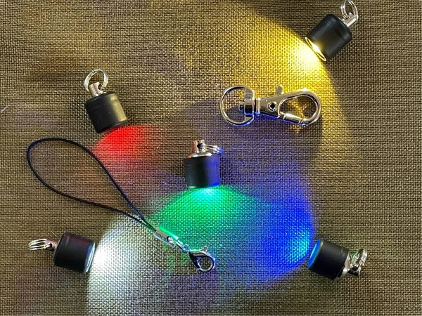 Mini Kleine LED Lampe. Weiß, rot, grün, blau. 15x10mm 5g Ideal für Survival , Notfall & EDC